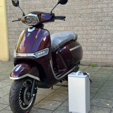 GTS E-LEVANTI MIDNIGHT RED 2025 ELEKTRISCH