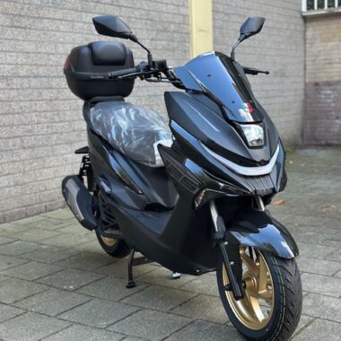 GTS ATTITUDE 125CC ZWART 2025 E5